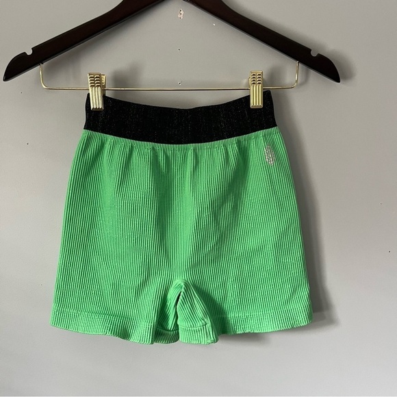 FP Movement By Free People Prajna Fresh Cut Green Ribbed Yoga Shorts Sz M/L NWT - Picture 3 of 16
